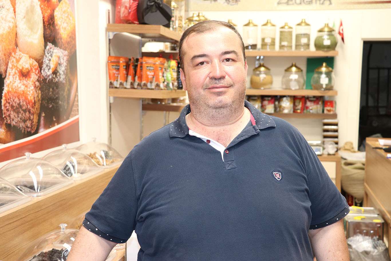 Dönüş yoluna geçen gurbetçiler yöresel ürünlere rağbet gösteriyor Dönüş yoluna geçen gurbetçiler yöresel ürünlere rağbet gösteriyor